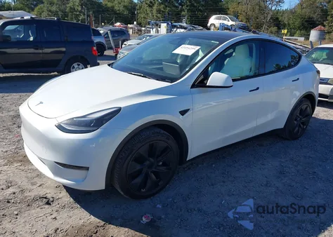 2024 Tesla Model Y Long Range Dual Motor All-Wheel Drive/Rwd z USA, uszkodzony, nr VIN 7SAYGDED6RA325431